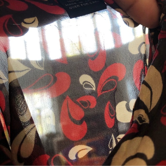 Beautiful Silk Top Peacock Pattern - Picture 4 of 6